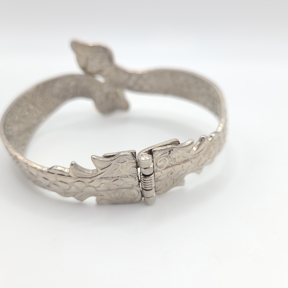 Silver Double Headed Snake Design Spring Loaded Bangle Bracelet - Picture 6 of 9